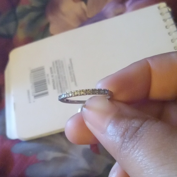 2 rings one a size 6 and a size 8 - Picture 2 of 2